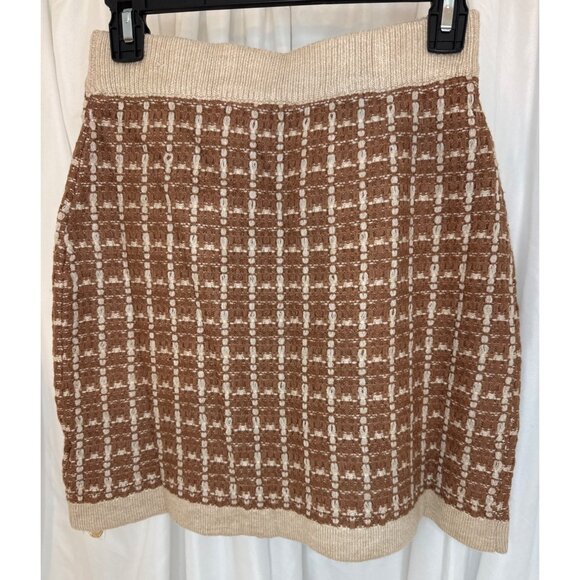 Entro Boutique Brown & Beige Textured Knit Skirt With Pearl Button Pockets - Picture 2 of 4